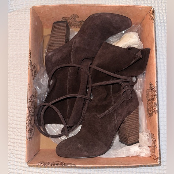 Urban Outfitters Ecoté Carly Suede Ankle-Tie Heeled Boots in Chocolate size 9 - Picture 4 of 6